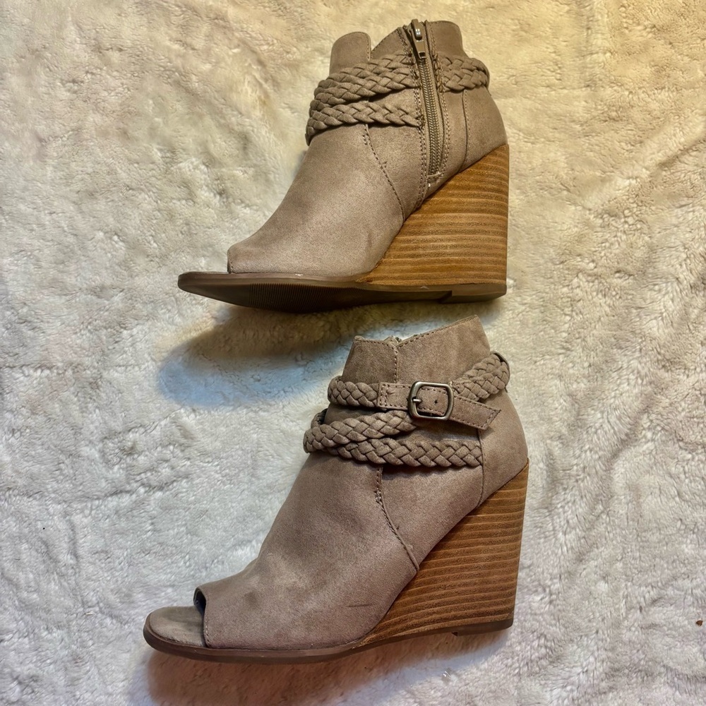 Madden Girl Booties Size 7M Taupe Wedge Open-Toe Braided Ankle Strap Buckles - Picture 13 of 13